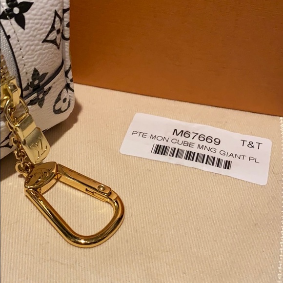 💕  Louis Vuitton Giant Monogram Cube Coin Purse💕 - Picture 8 of 12